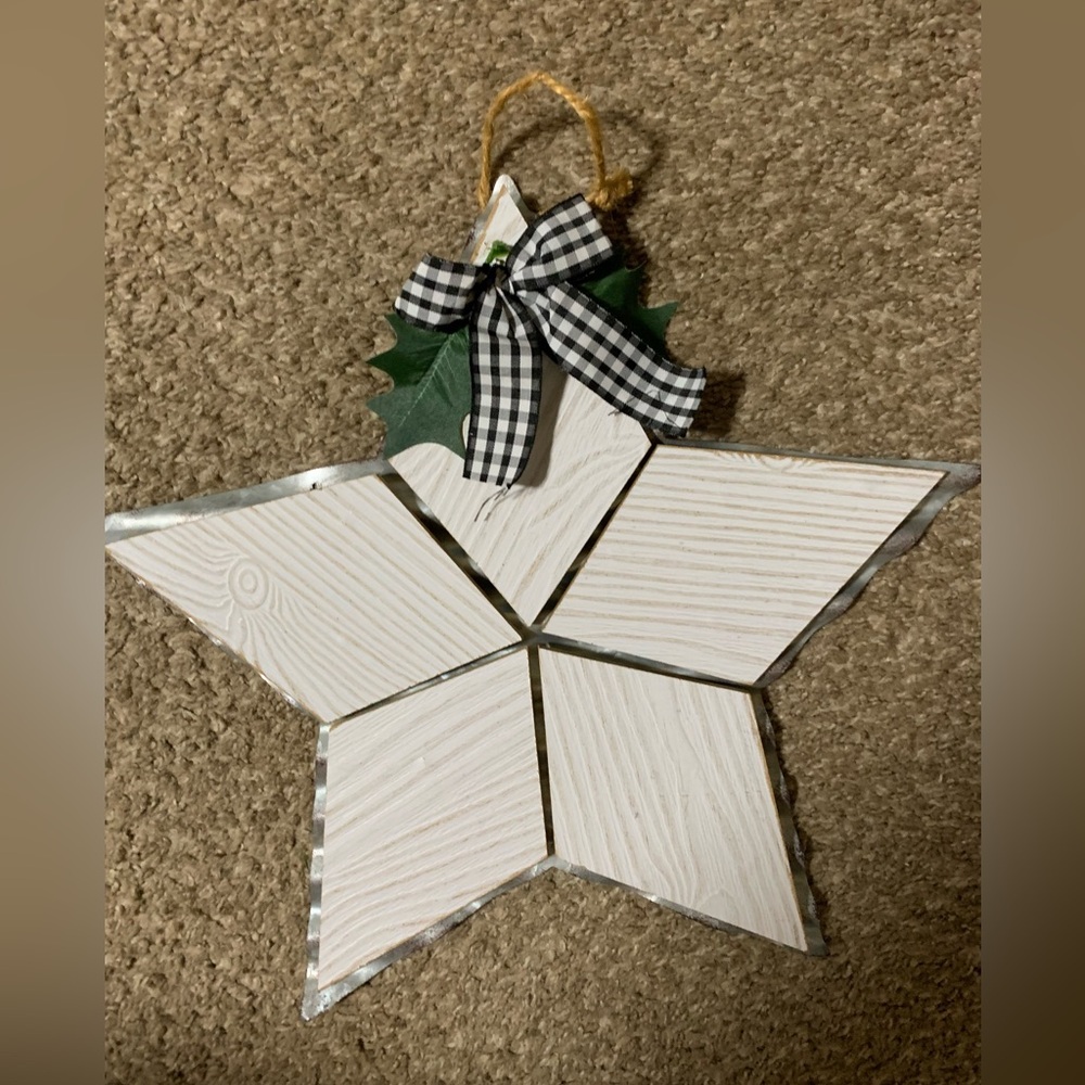 BRAND NEW!! Holiday star door decoration.